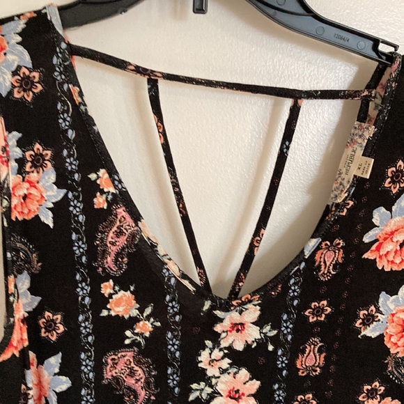 Black maxi dress with beautiful flowers - Picture 4 of 6